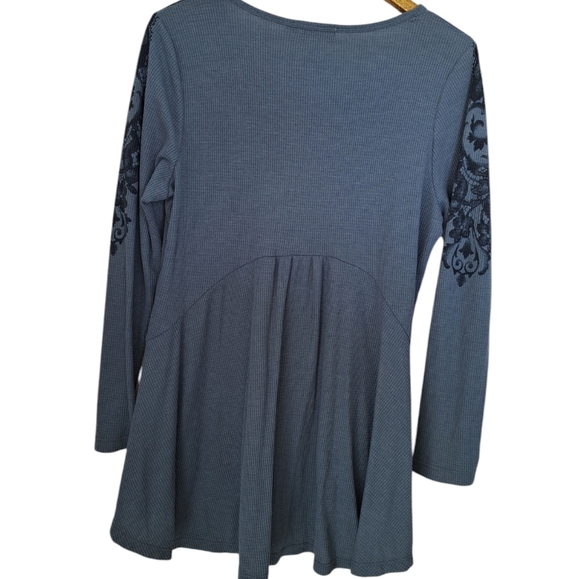 Unity World Wear knit top size XL - Picture 2 of 3